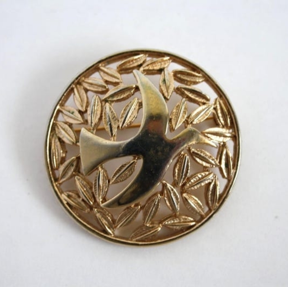 Vintage Michele Lynn Goldtone Bird Brooch: Soaring Bird Jewelry